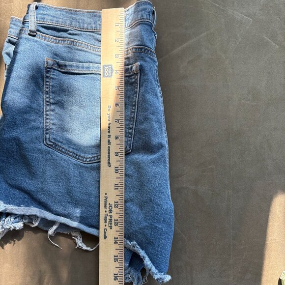 Sofia Jeans Mid Rise Medium Wash Distressed Denium Shorts Women's Size 18 - Picture 13 of 15